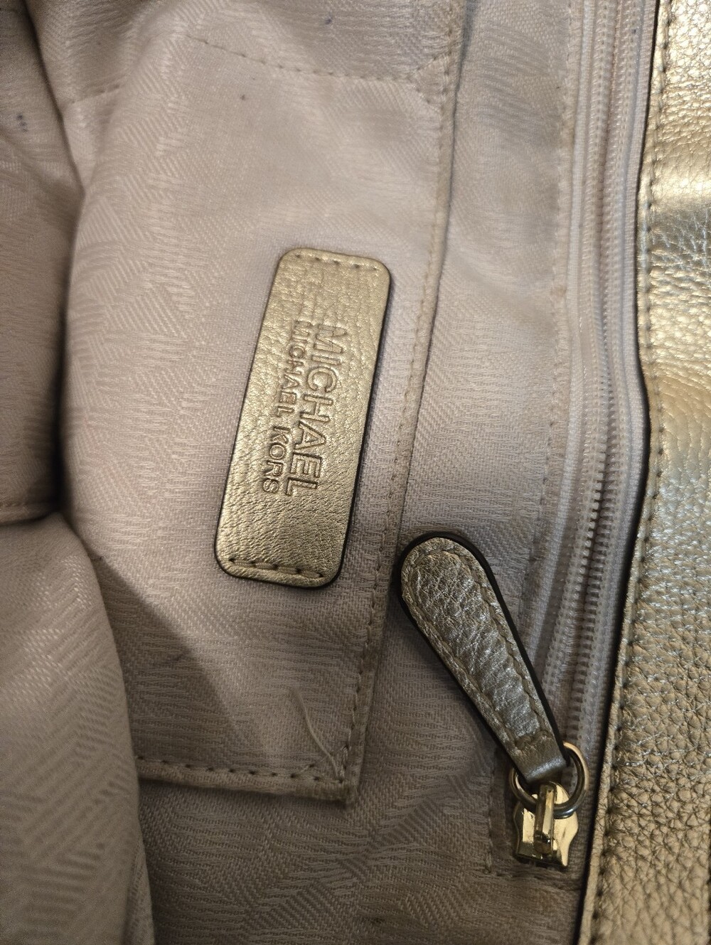 Michael Kors "GOLD" Trim Tan Straw Tote - Picture 11 of 16
